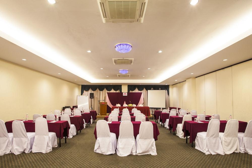 Hotel Tanjong Vista Kuala Terengganu Buitenkant foto